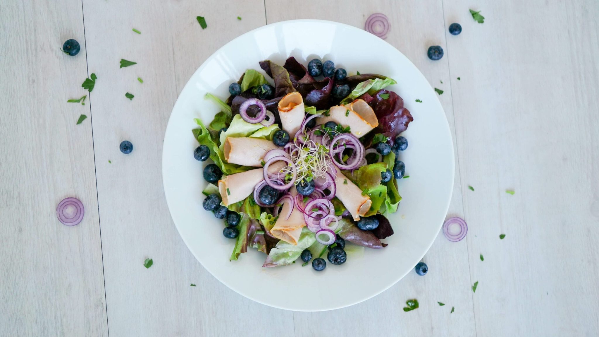 Keto-Brotzeit: Salat mit kaltem Braten