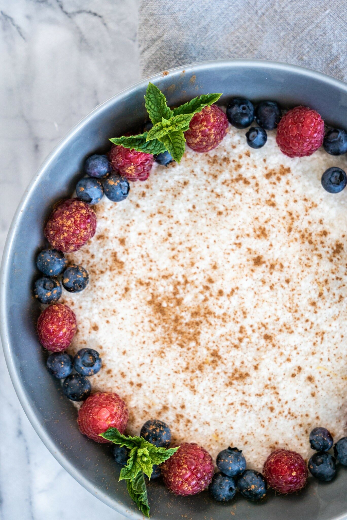 Beeriger Grießbrei mit Whey aus dem Foodpunk Ernährungsplan Keto und Low Carb