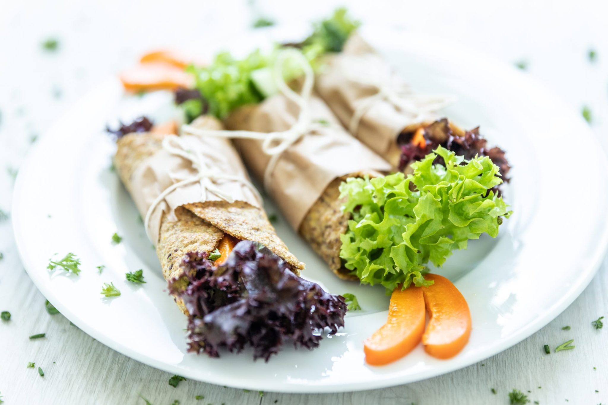 Fruchtiger Salat mit Tomaten und Mango
