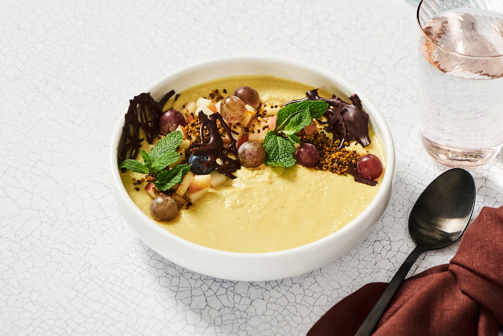 Kurkuma-Zimt-Porridge mit Schokolade
